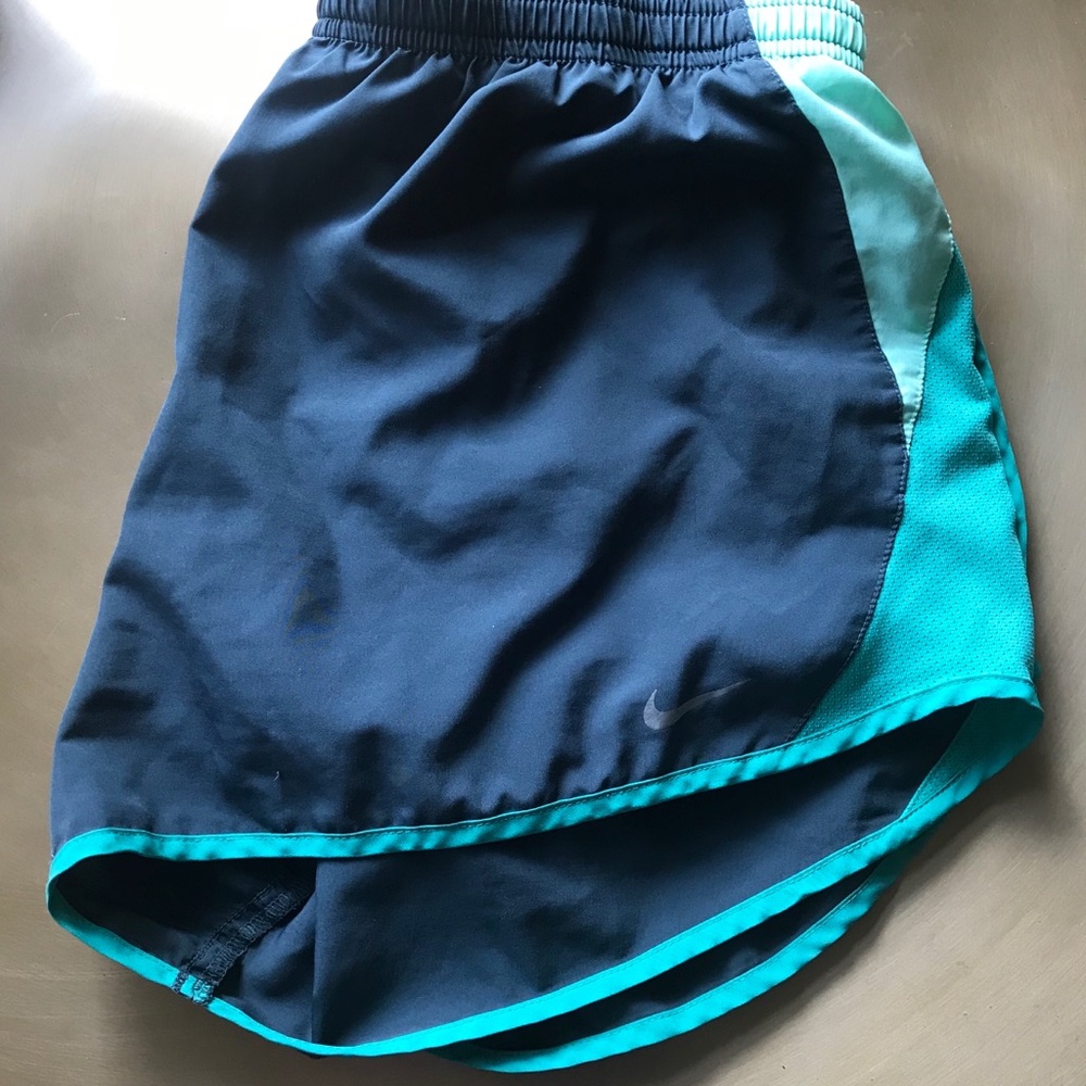 Nike Women’s Running Shorts Large